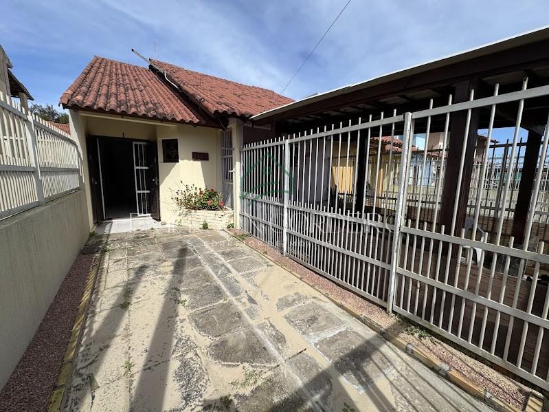 Sobrado para Venda, em Cidreira, bairro Salinas, 2 dormitrios, 1 banheiro, 1 vaga